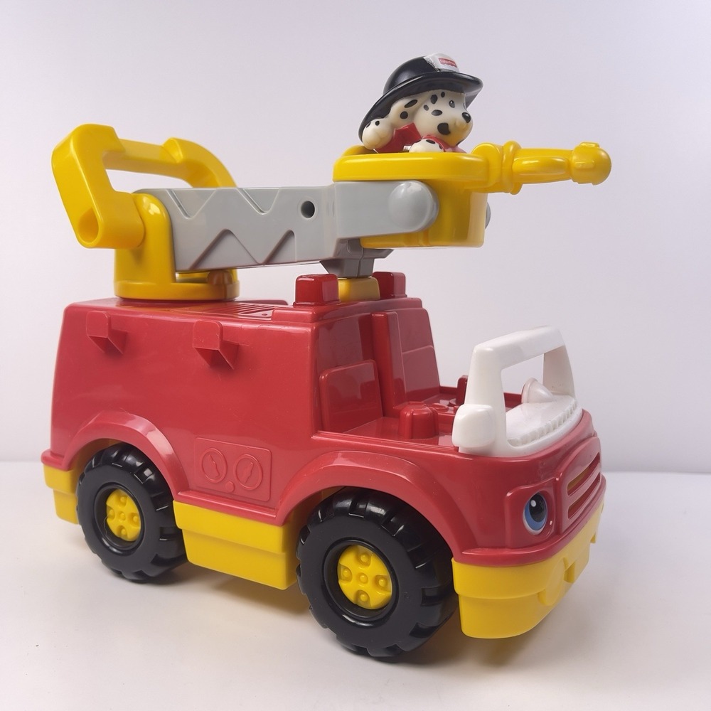 Vtg 2001 Fisher Price Little People Fire Truck and Dalmatian Sounds Tested Works